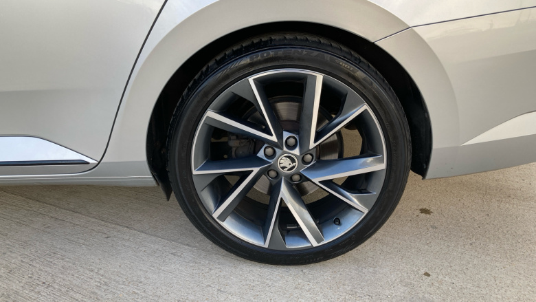 Skoda Superb 2.0 TSI 190 Sport Line Plus 5dr DSG Petrol Estate